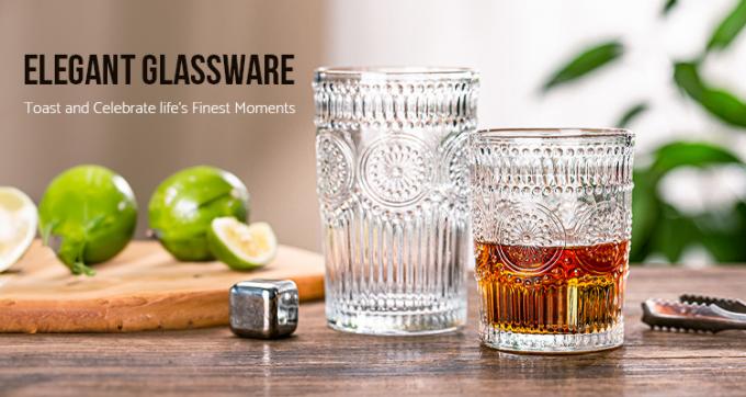 Copo de bebida de whisky con costillas de vidrio de estilo antiguo en relieve de girasol 0