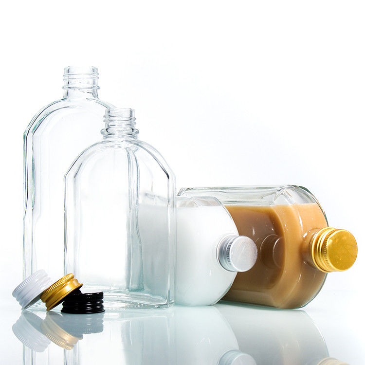 Botella plana de vidrio de licor transparente con tapa de aluminio
