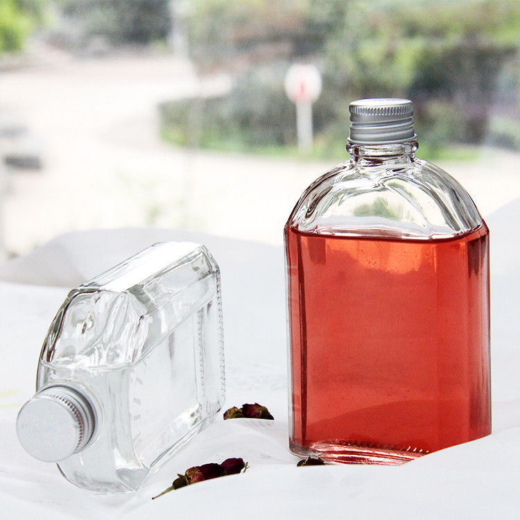 Nuevo diseño botella de vidrio de licor transparente de 200 ml 250 ml 300 ml con tapa de tornillo