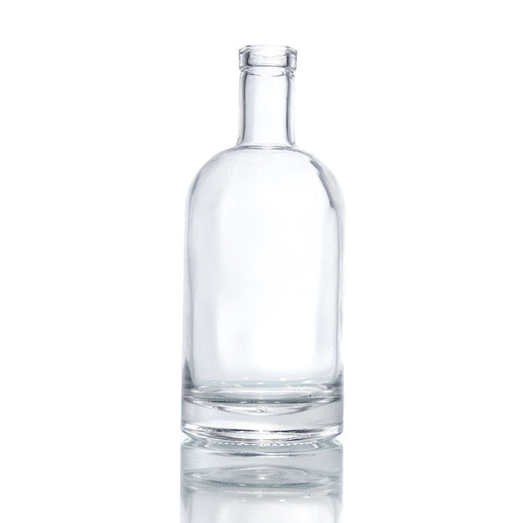 En stock 750 ml de whisky transparente de vidrio con licor con corcho