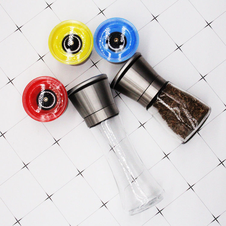 Top Quality 2 oz 4 oz Condimentos Pimienta Shaker Redondo 4 oz Especias Jarrón de vidrio con tapa de metal