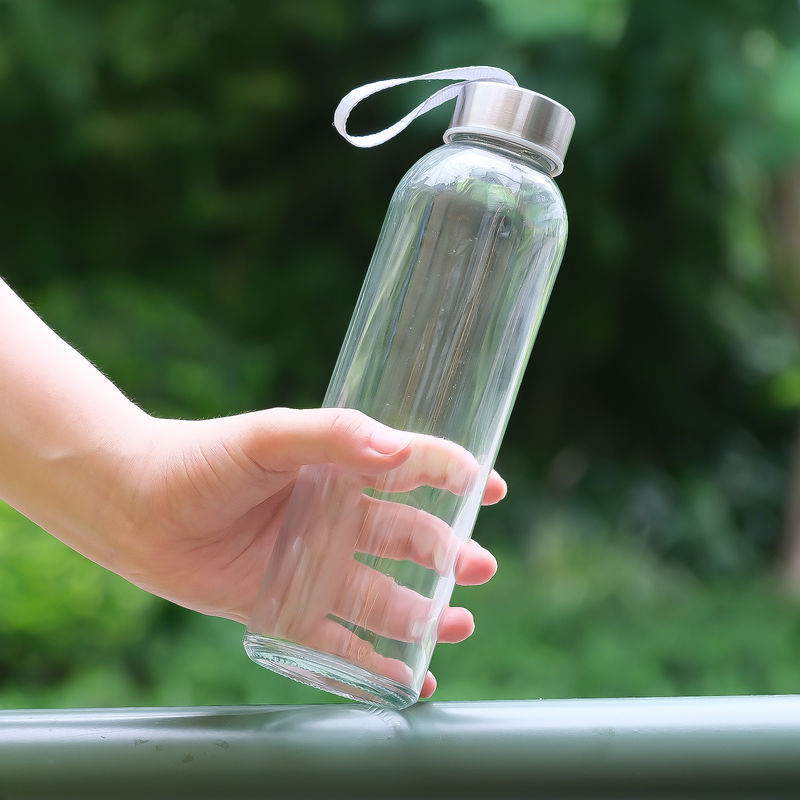 Botella de agua de vidrio de alto borosilicato con manga de silicona